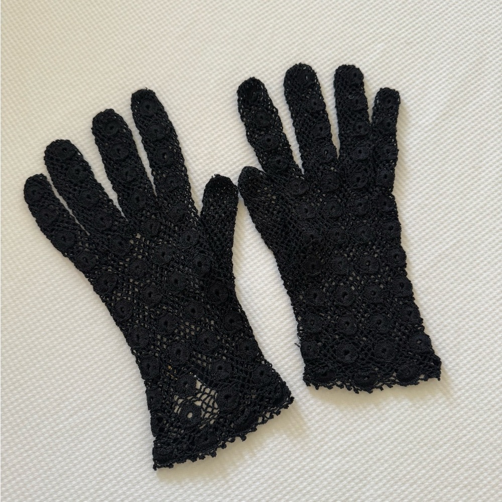 Carolina Amato, black, crocheted gloves